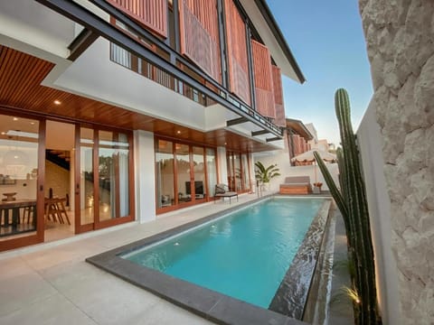 Day, Pool view, Swimming pool, sunbed