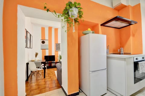 Kitchen or kitchenette, Dining area, stove