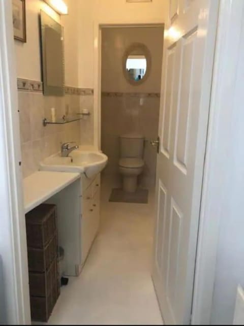 Tenby, 100m to Beach, Parking Apartment in Wales