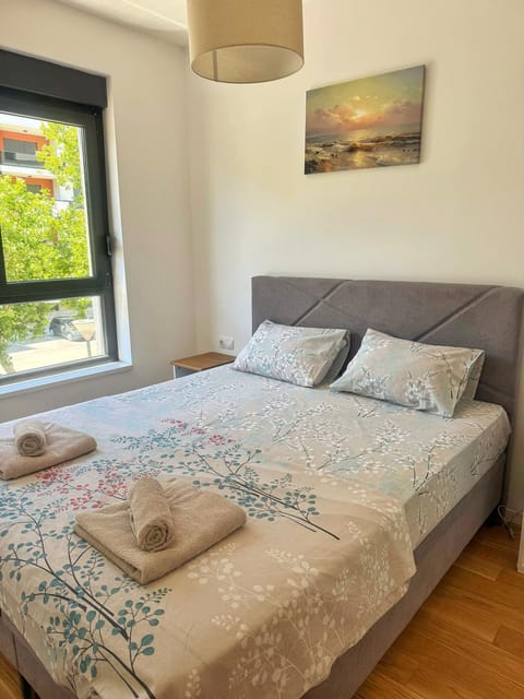 Bed, Photo of the whole room, Bedroom, towels, wardrobe, air conditioner