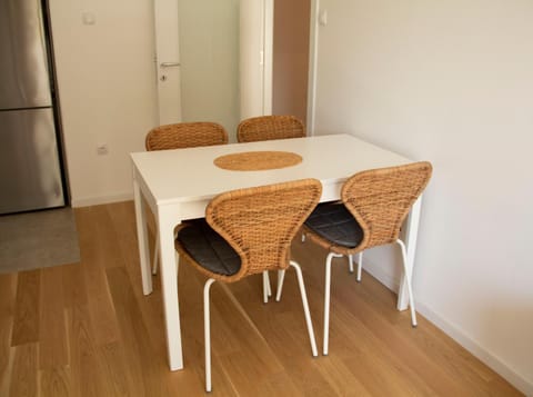 Seating area, Dining area, air conditioner