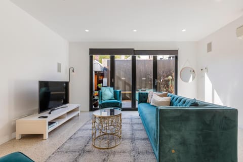 TV and multimedia, Living room, Seating area, Evening entertainment
