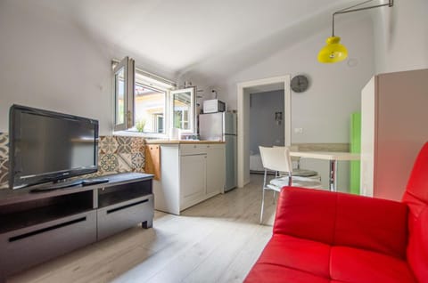 TV and multimedia, Kitchen or kitchenette, Living room, Seating area, minibar