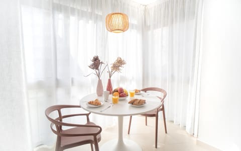 Living room, Food, Breakfast