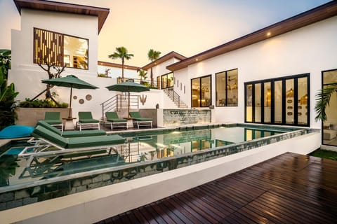 Natural landscape, Pool view, Swimming pool, internet, sunbed