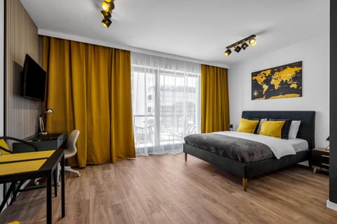 Bed, TV and multimedia, Living room, Photo of the whole room, Seating area, Bedroom