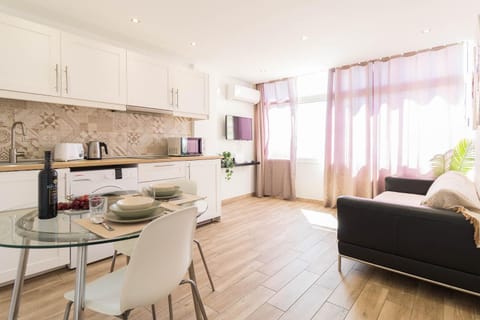 Living room, Dining area