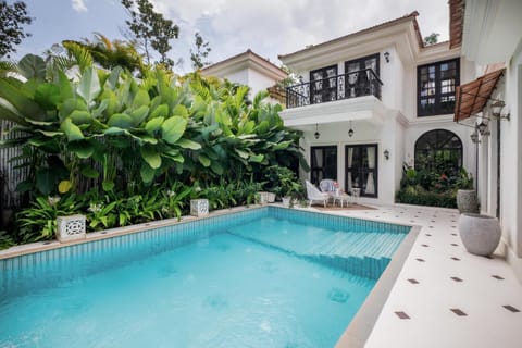 Property building, Garden, Garden view, Pool view, Swimming pool