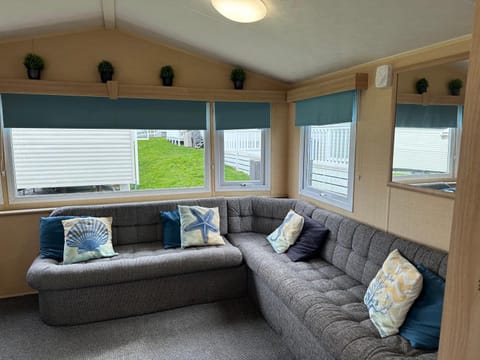 Newquay Bay Porth Caravan - 8 Berth Campground/
RV Resort in Newquay