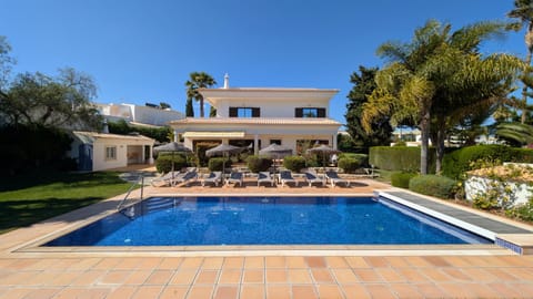 Property building, Patio, Spring, Day, Garden, Garden view, Pool view, Swimming pool, sunbed