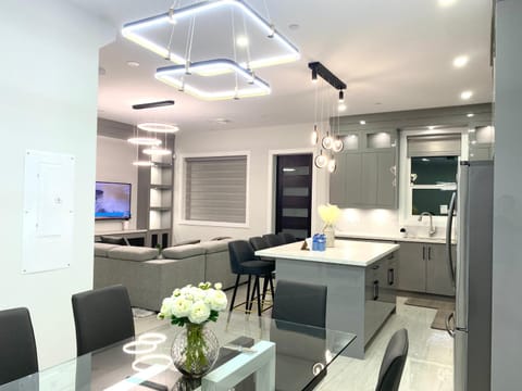 Modern and New house near PNE with Big Garden and Free Parking Apartment in Vancouver