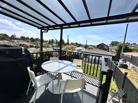 Modern and New house near PNE with Big Garden and Free Parking Apartment in Vancouver