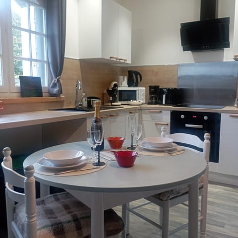 Dining area, kitchen