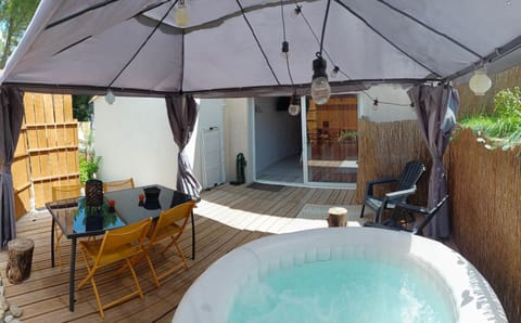Patio, Hot Tub, Dining area