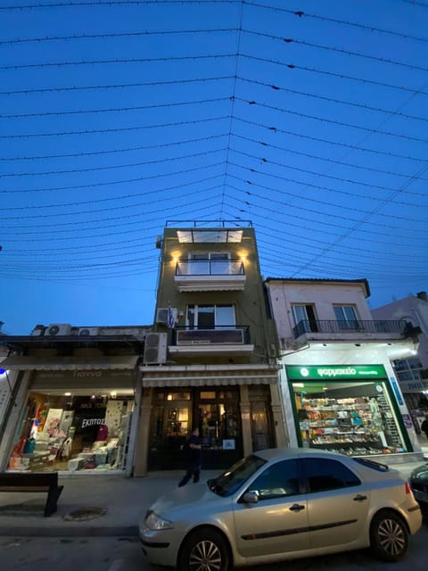 Property building, Balcony/Terrace, City view, Street view, Location