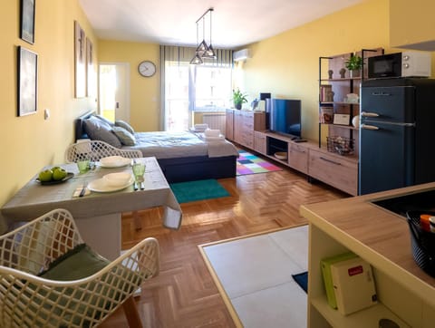 TV and multimedia, Kitchen or kitchenette, Living room, Bedroom
