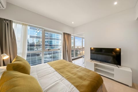 Bed, TV and multimedia, Bedroom