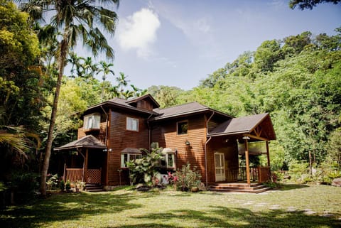 Property building, Day, Garden, Garden view