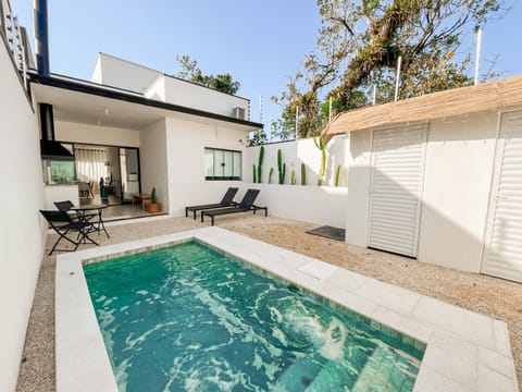 Pool view, Swimming pool, sunbed
