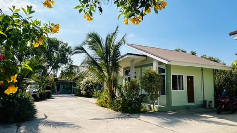 Property building, Day, Garden, Garden view