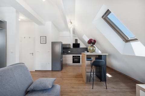 Kitchen or kitchenette, Seating area, Dining area, pet friendly, stove