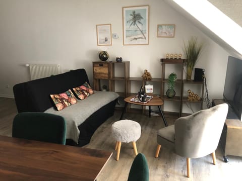 Appartement BELLO , ruelle au cœur de ville, arrivée en autonomie Apartment in Jura