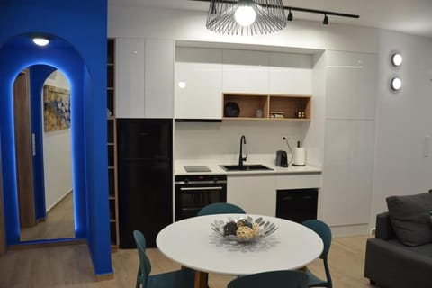 Luxurious City Apartment with Sea View - Lite Blue Apartment in Heraklion