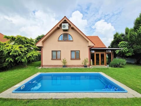 Property building, Garden, Garden view, Pool view, Swimming pool