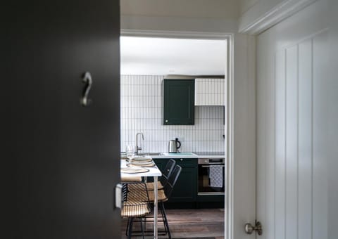 Facade/entrance, Dining area