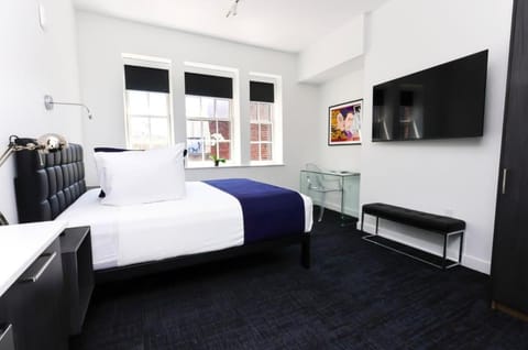 Bed, TV and multimedia, Bedroom
