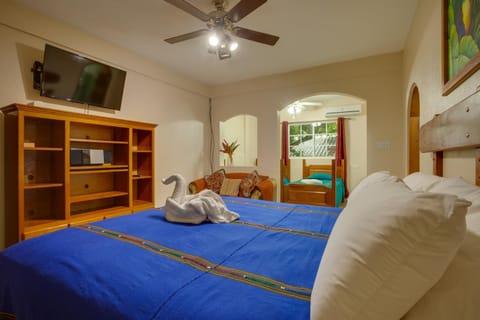 Communal lounge/ TV room, TV and multimedia, Photo of the whole room, Evening entertainment