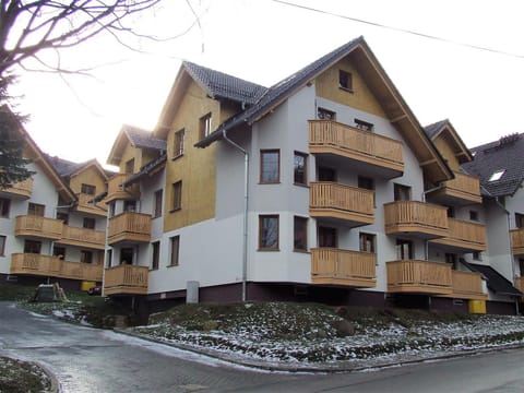 Property building, Balcony/Terrace, Parking