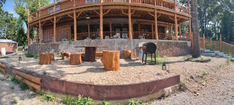 Cedar House Nature lodge in Rockaway Beach