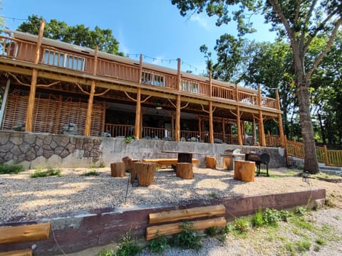 Cedar House Nature lodge in Rockaway Beach