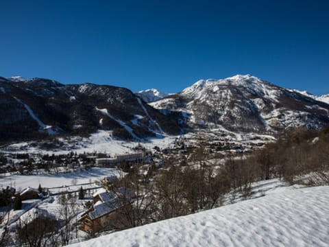 Chalet Luxueux 10 Pers. à Serre Chevalier - Terrasse, Local à Ski, Navette Gratuite - FR-1-762-18 Chalet in Saint-Chaffrey