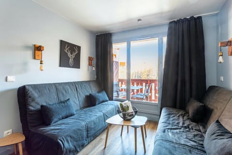 Bed, Living room, kitchen