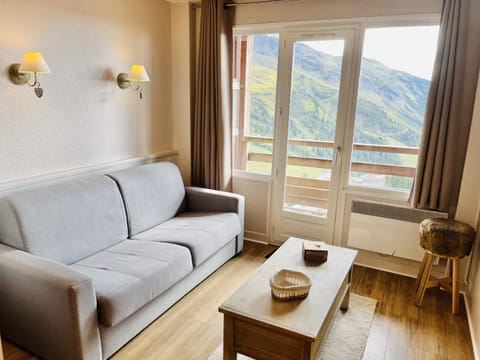 Bed, Living room