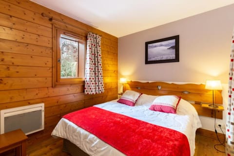 Bed, Living room, Bedroom