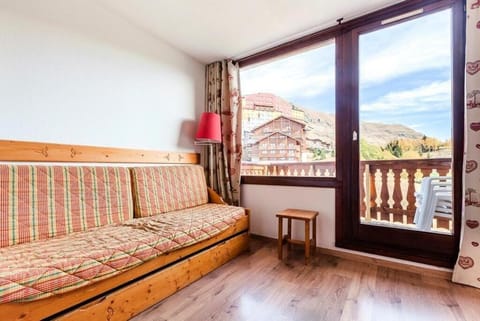 Bed, Living room, kitchen