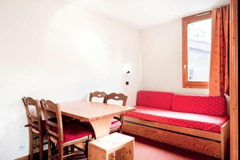 Bed, Living room