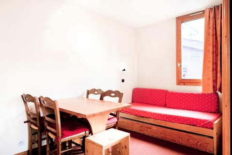 Bed, Living room
