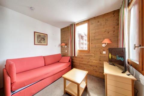 Bed, Living room, kitchen