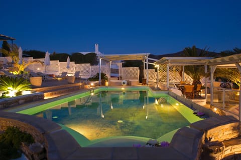 On site, Swimming pool, Buffet breakfast, Lunch, Dinner, Alcoholic drinks, Non alcoholic drinks