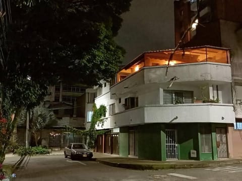 Property building, Neighbourhood, Street view, Location, Parking