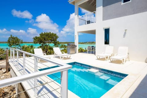 Pool view, Swimming pool, sunbed