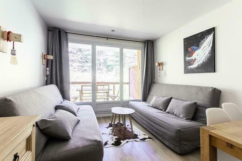 Bed, Living room