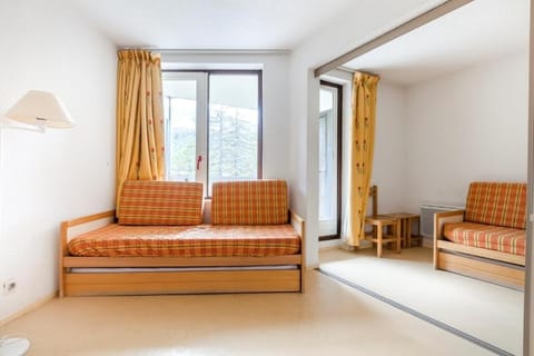 Bed, Living room