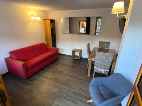 Bed, Living room