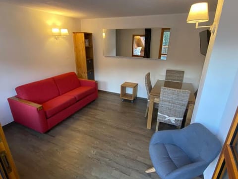 Bed, Living room