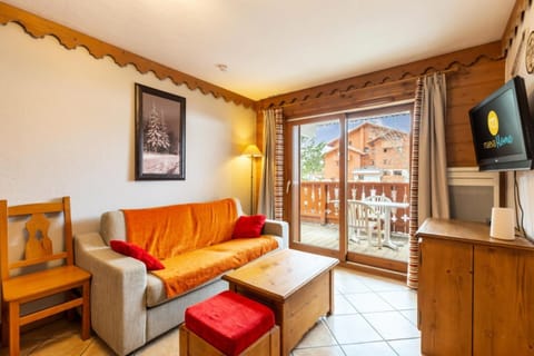 Bed, Living room, fireplace, kitchen